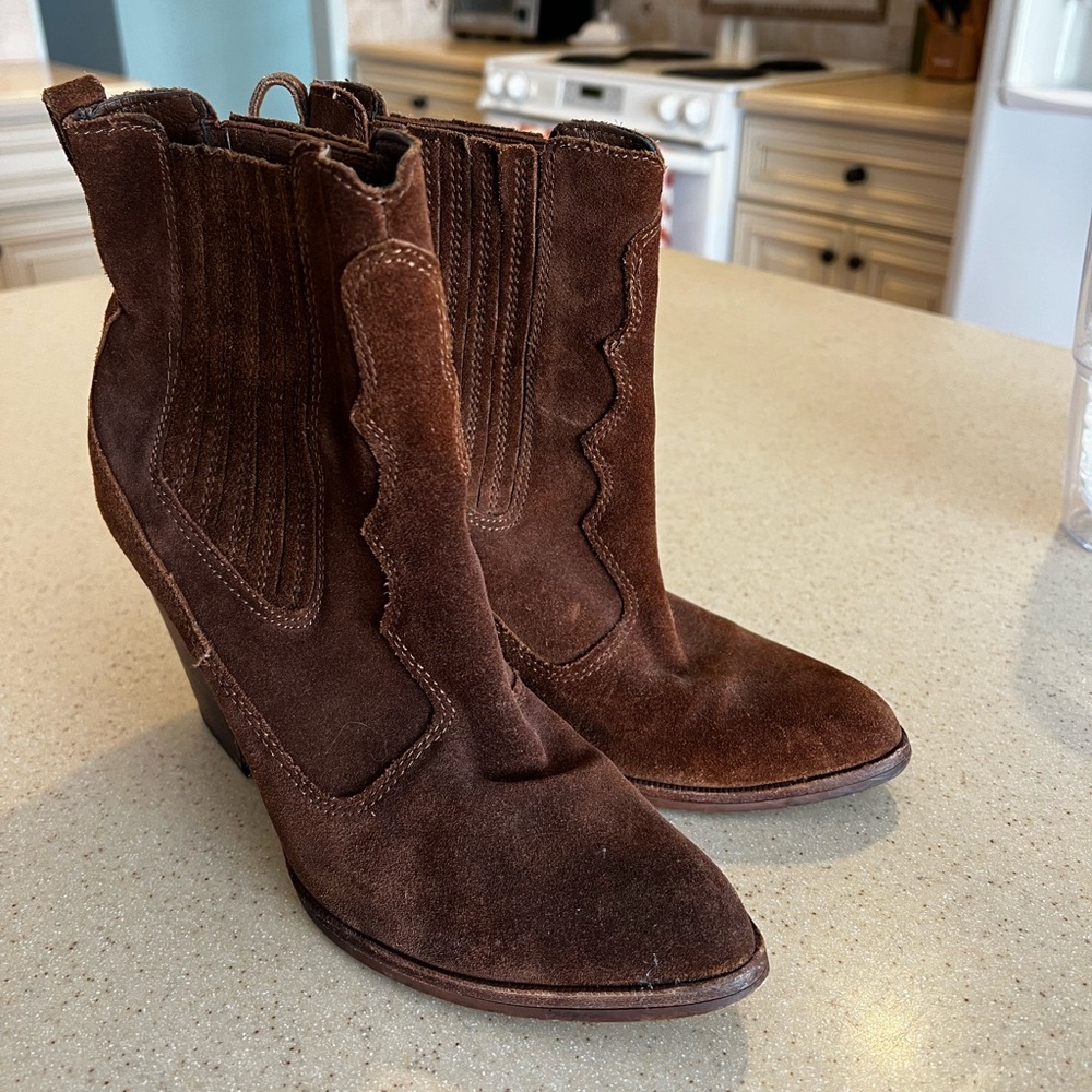Dolce vita suede brown booties size 8